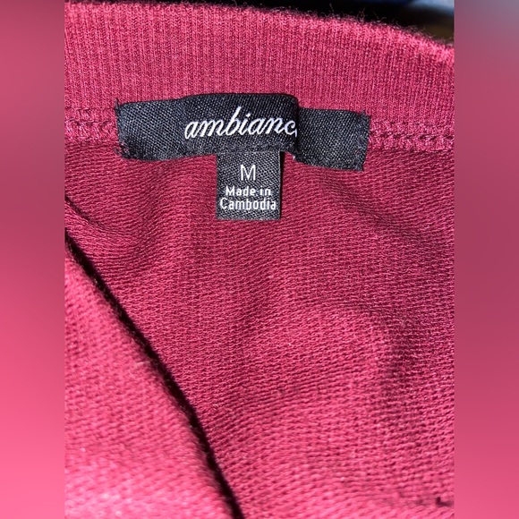 Ambiance Burgundy Maroon Pullover Sweatshirt w/front pocket, women’s medium, EUC - Picture 3 of 4